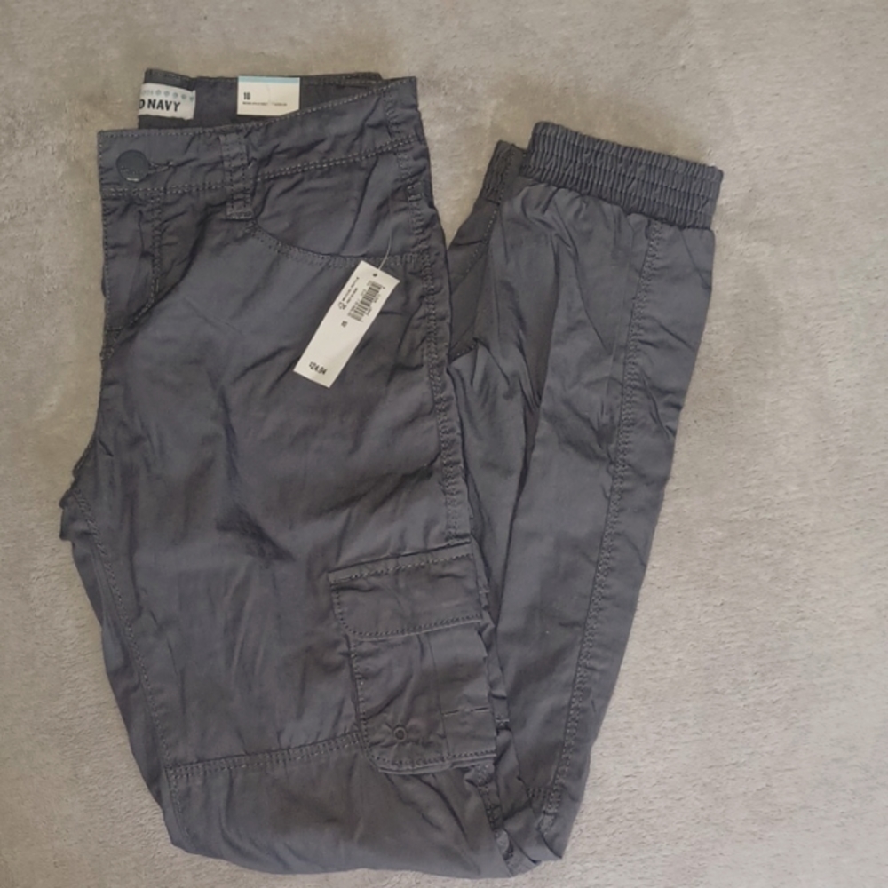 Size 10 Old Navy Cargo Pants. New with tags.